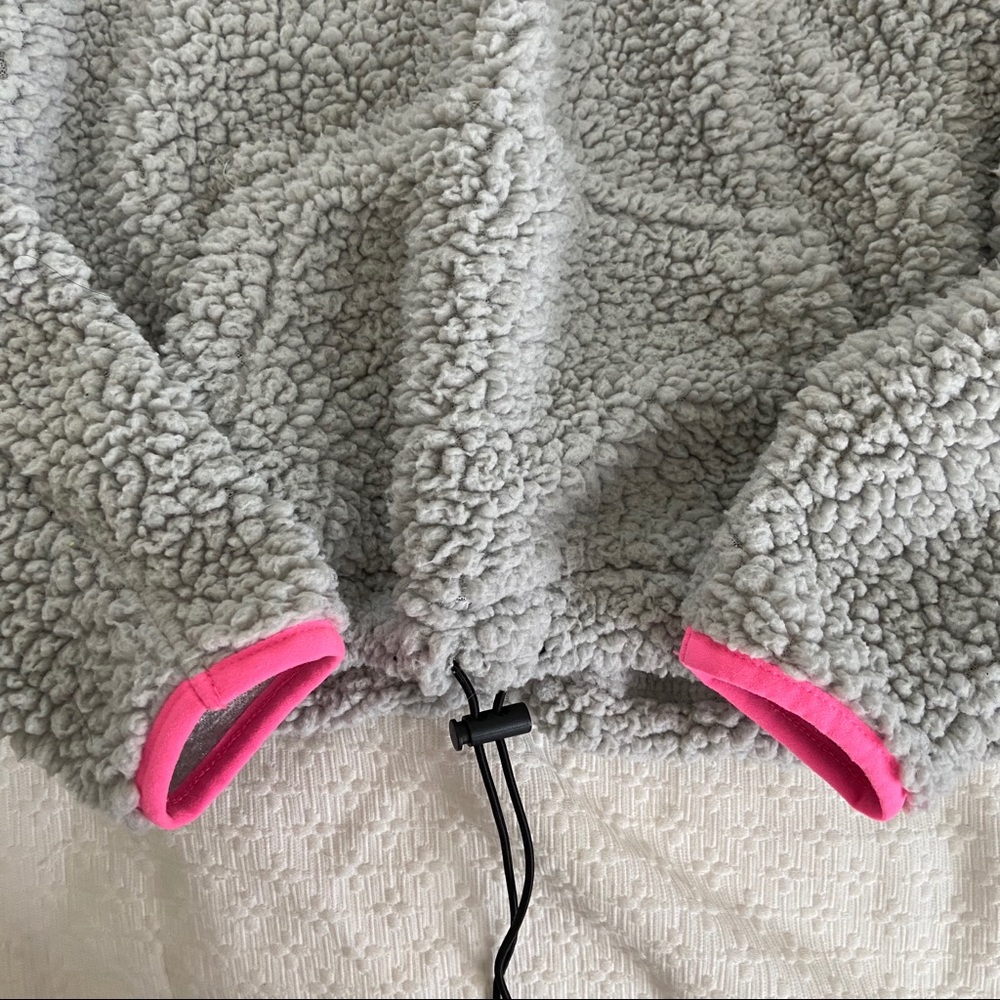 Fuzzy gray half-zip - Picture 4 of 4